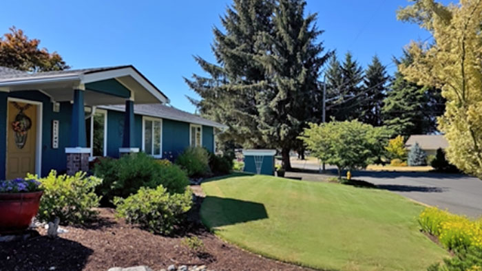 Congratulate Terry R.—our Winner of the "Lawn of the Quarter!" 1 Lawn of the Quarter 24